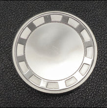 Load image into Gallery viewer, BEX Engraving common reverse silver art round poker